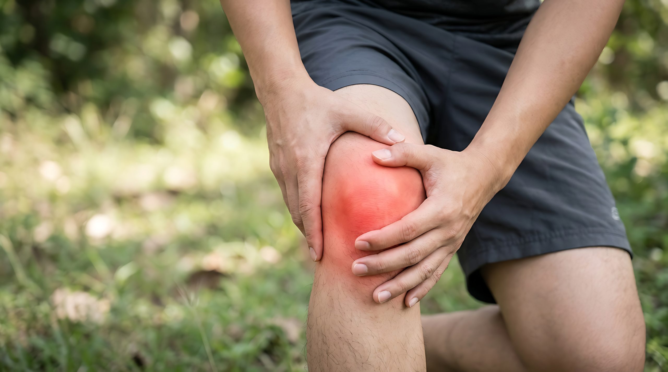 Swollen Knee: When Should You See a Specialist?